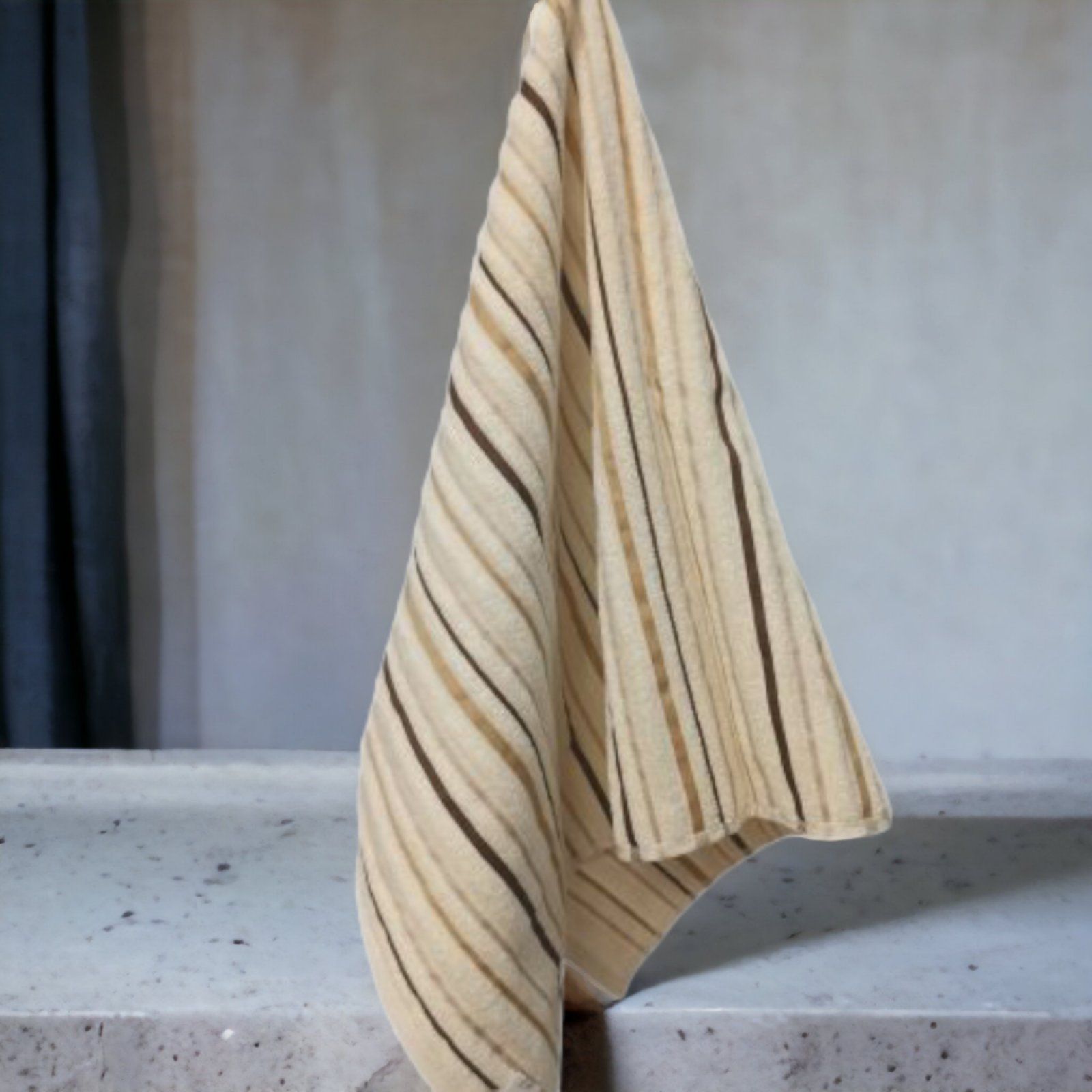 Viktorija_Leskovac_-_Kucni_tekstil_Peskir_670_671_2-8